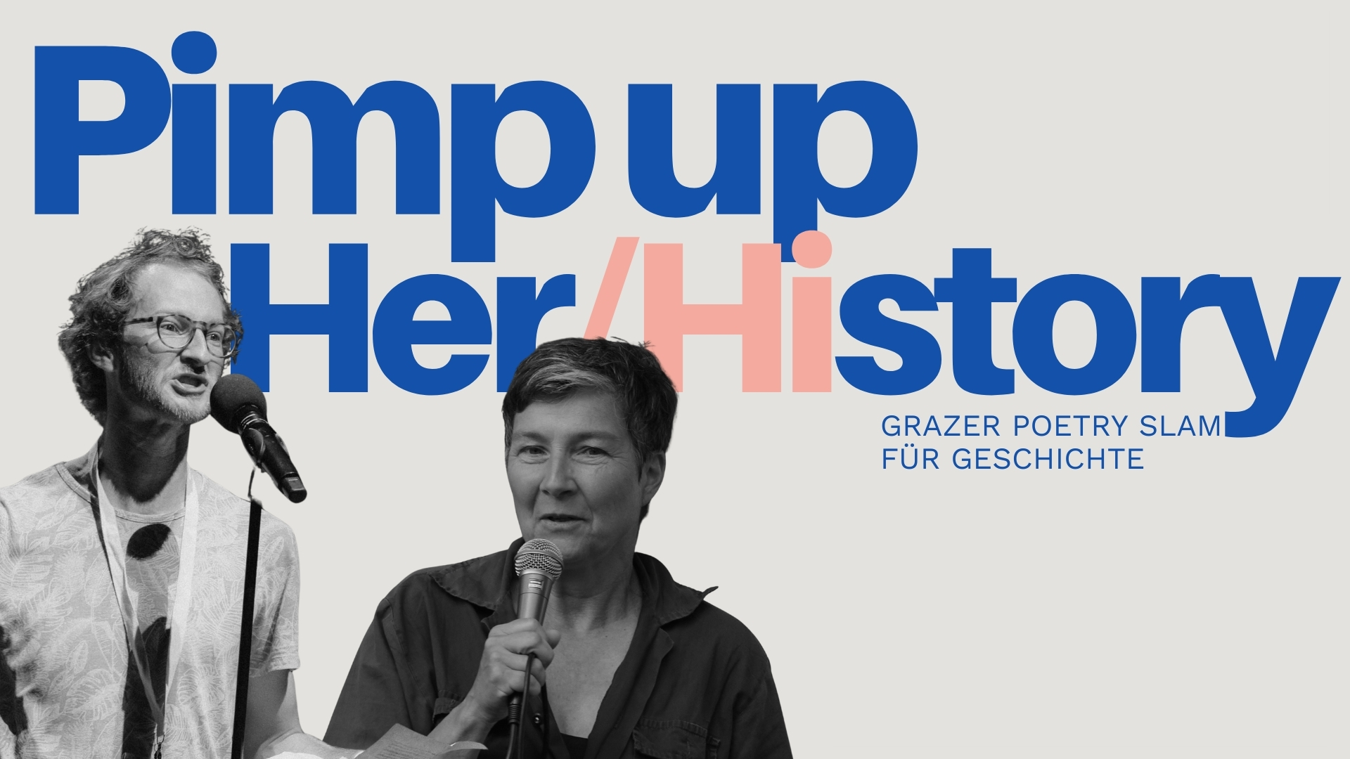 Zwei Personen mit Mikrofonen vor einem Text, der im Rahmen eines Workshops zur Geschichte von Pimp up Her/History gelesen wird.