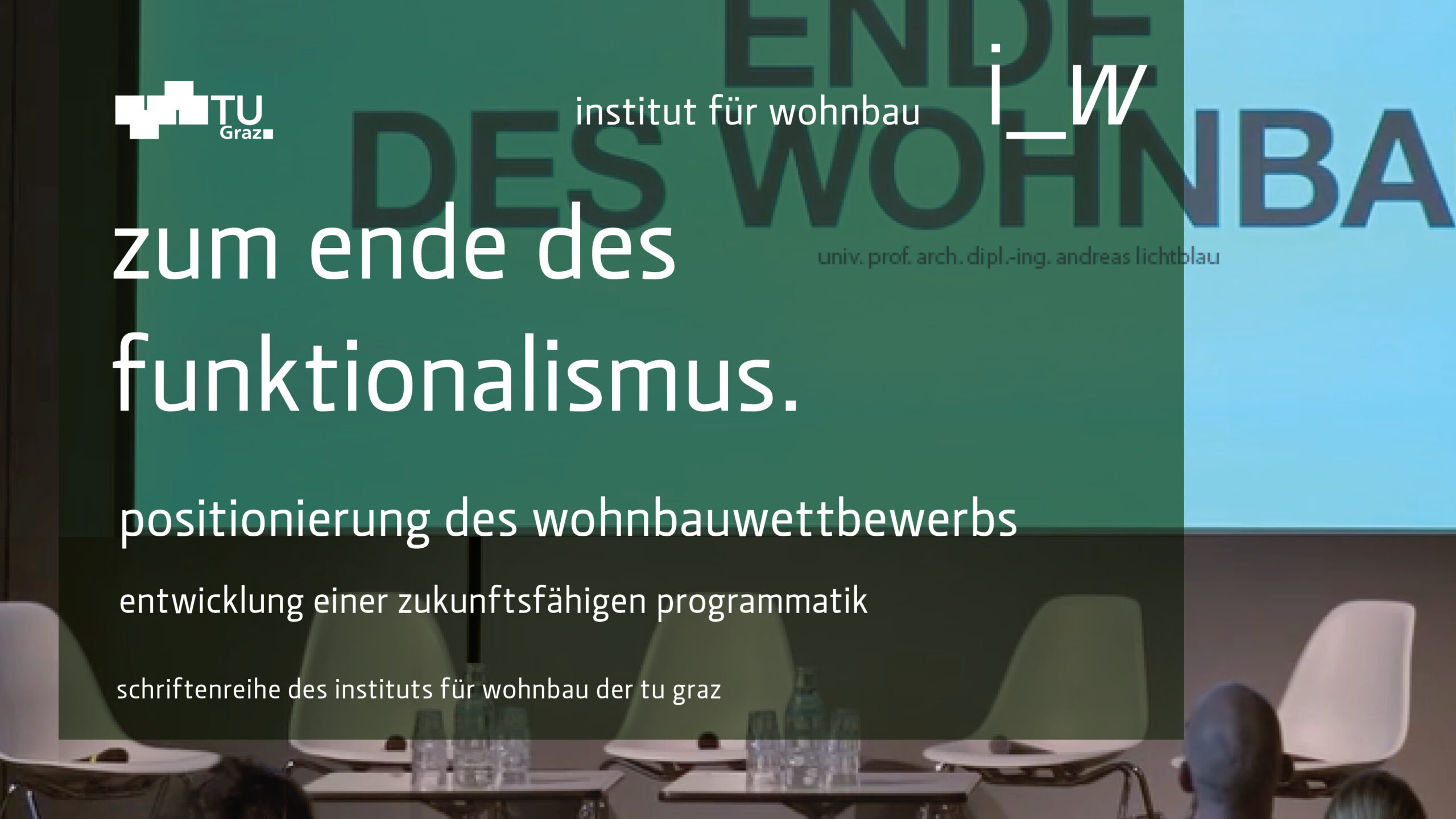 Präsentationsfolie zum Thema "Das Ende des Funktionalismus" mit Stühlen im Bildvordergrund.